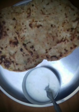 A picture of Aloo prantha.