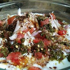 A picture of Maash ki dal k dhai baray.