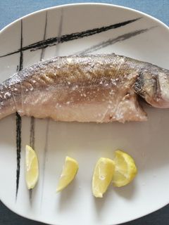 Una foto de Lubina a la sal Monsieur Cuisine