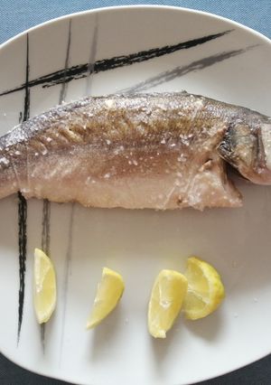 Una foto de Lubina a la sal Monsieur Cuisine