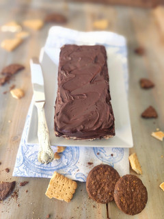 Foto di Mattonella biscotti e cioccolato bianco