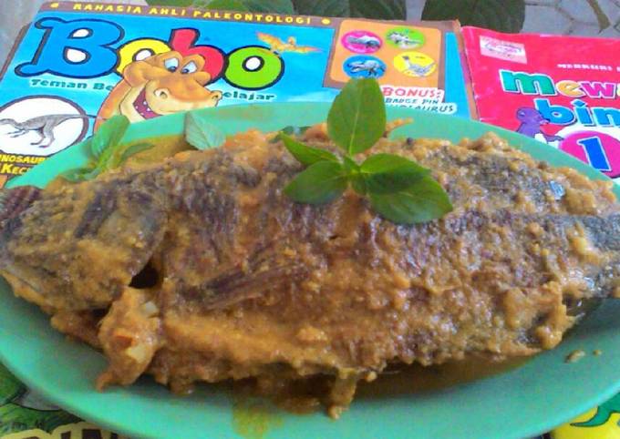 Langkah Mudah untuk Membuat Gurami bumbu kuning Anti Gagal