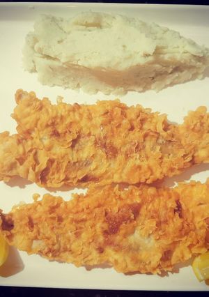 Una foto de Brotola a la marinera con puré de papa