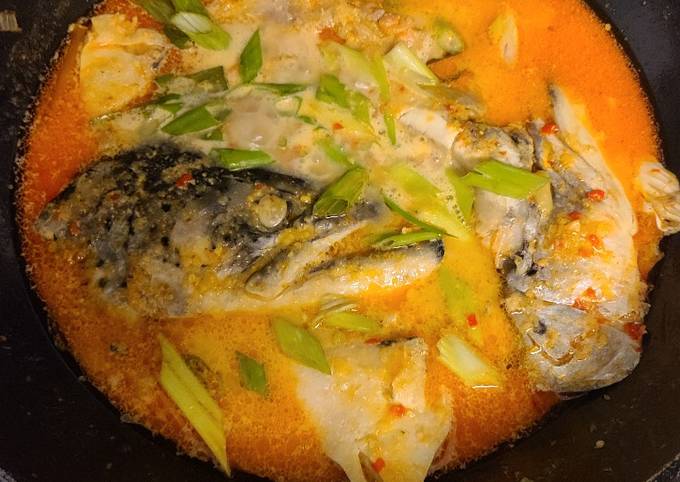 Cara bikin Gulai kepala ikan kakap Cara bikin Gulai kepala ikan kakap