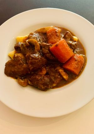 Marhalábszár ragu pirított gnocchival recept fotója