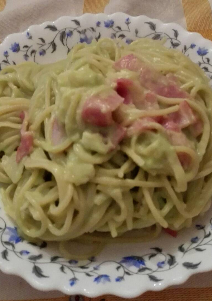 Una foto de Carbonara de aguacate