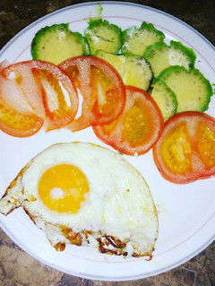 Una foto de Huevo+aguacate+tomate