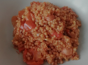 Tarhonyás-virslis lecsó recept fotója