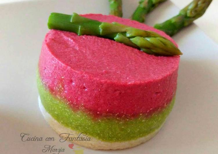 Tortino freddo di crema di asparagi e rapa rossa