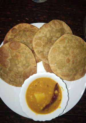 A picture of Peas kachori with chana dal.