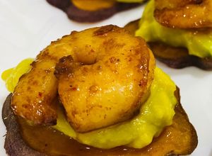 Hình của món Finger Food 👌6: Khoai lang mật + sốt trái bơ + tôm áp chảo  “Món bốc tay mới đúng điệu” Rau củ nướng.