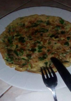 Una foto de Tortilla de jamón fácil