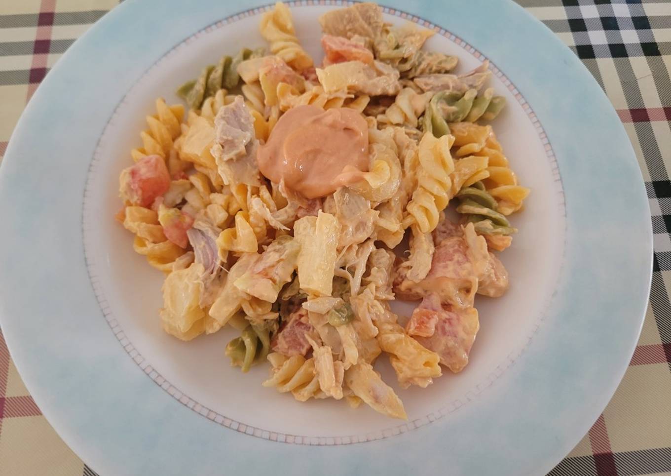 Ensalada de pasta de verano de aprovechamiento. RICA RICA