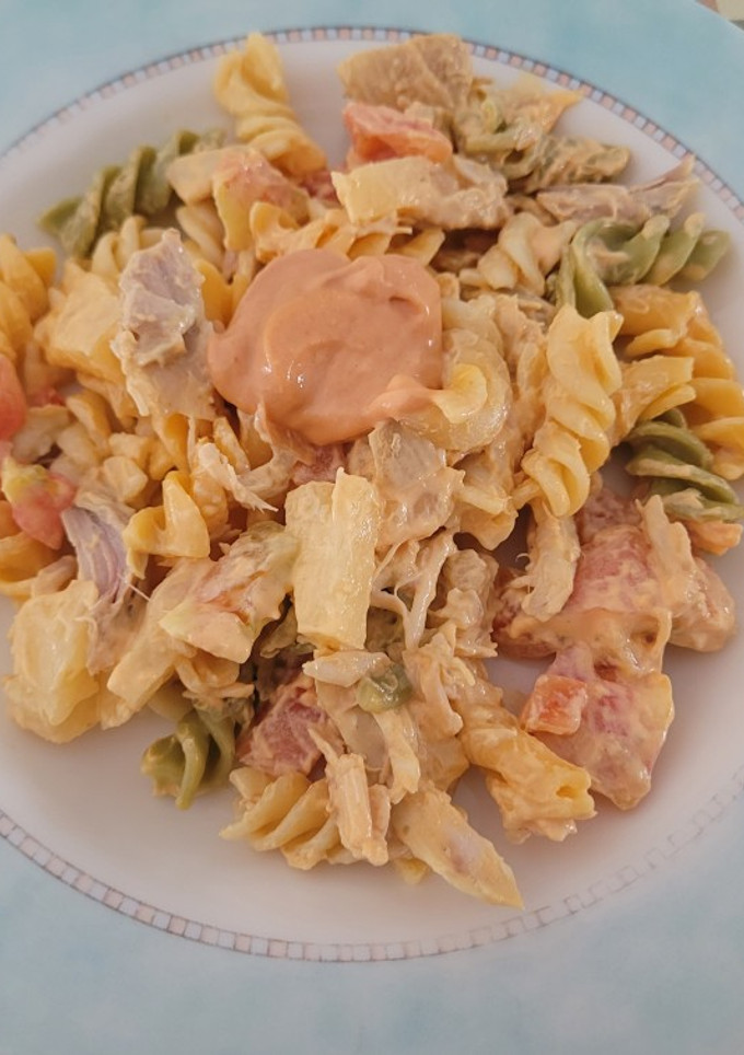 Una foto de Ensalada de pasta de verano de aprovechamiento. RICA RICA