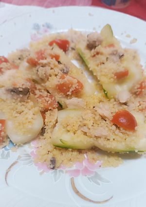 Foto di Barchette di cetrioli con cous cous sgombro e pomodorini