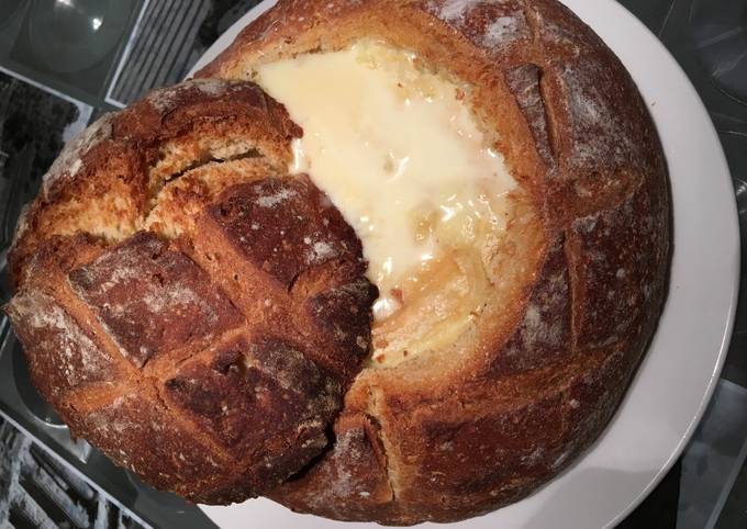 Fondue au Reblochon dans une Miche