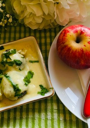 A picture of Apple Kofta in White Curry.