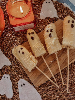 Una foto de Fantasmitas de plátano y chocolate