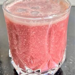 A picture of Pomegranate Plum & Mint Juice.