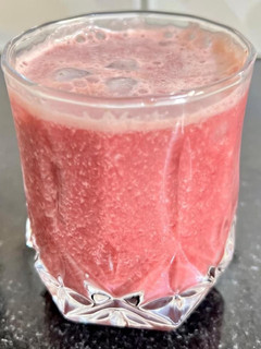 A picture of Pomegranate Plum & Mint Juice.
