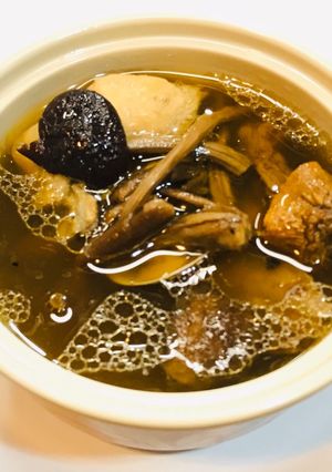 菇菇雞湯 的食譜成品照片