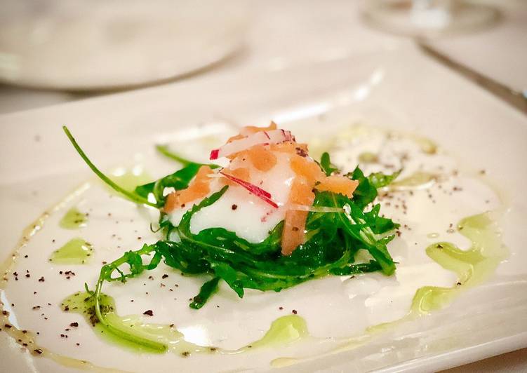 Recipe of Quick 65ºC / 149ºF slow cooked egg with salmon rocket salad
