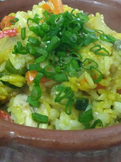 Una foto de Wok con pollo y arroz