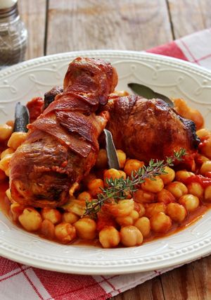 Csirkecomb paradicsomos csicseriborsóval recept fotója
