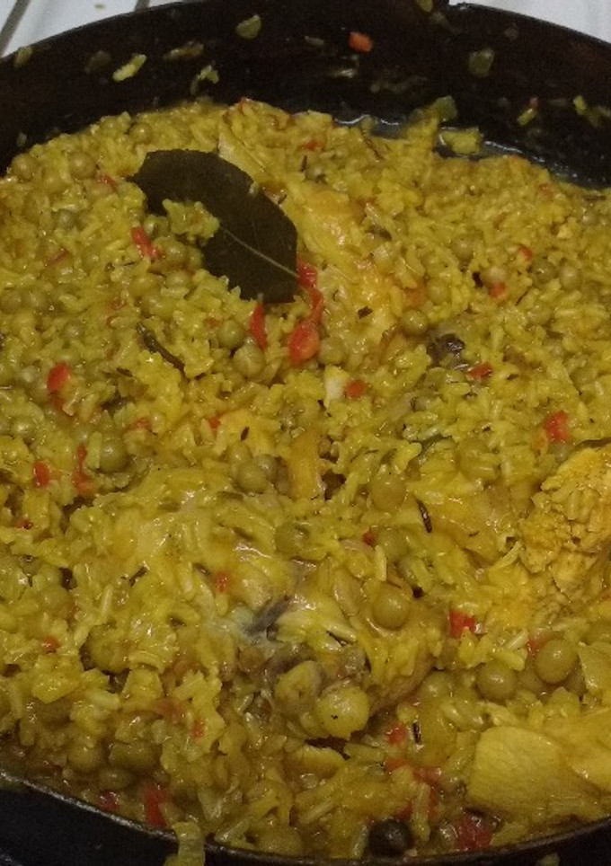 Una foto de Arroz amarillo con pollo al disco