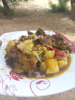 A picture of Chicken potato peppersoup.