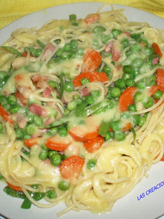 Una foto de Salteado de guisantes con espaguettis