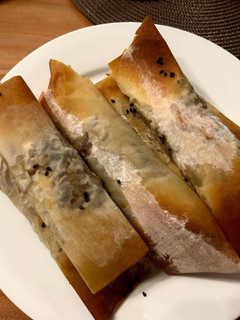 Una foto de Rollitos primavera caseros con masa filo 🫔