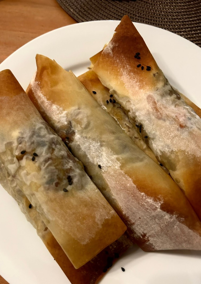 Una foto de Rollitos primavera caseros con masa filo 🫔