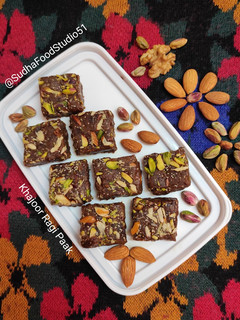 ખજૂર રાગી પાક (Dates Ragi Flour Paak Recipe In Gujarati) રેસીપી મુખ્ય ફોટો