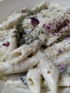 عکسی از دستور پاستا پنه جآن با سس آلفردو🍝😋هلاکشم