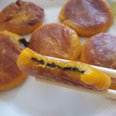 A picture of Sesame pumpkin cakes.