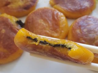 Sesame pumpkin cakes