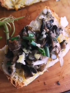 A picture of Garlic bread with Mushrooms.
