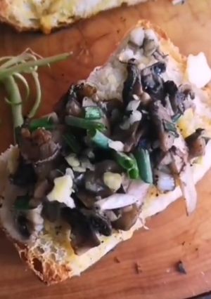 A picture of Garlic bread with Mushrooms.