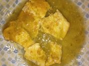 Una foto de huevo con tomate verde