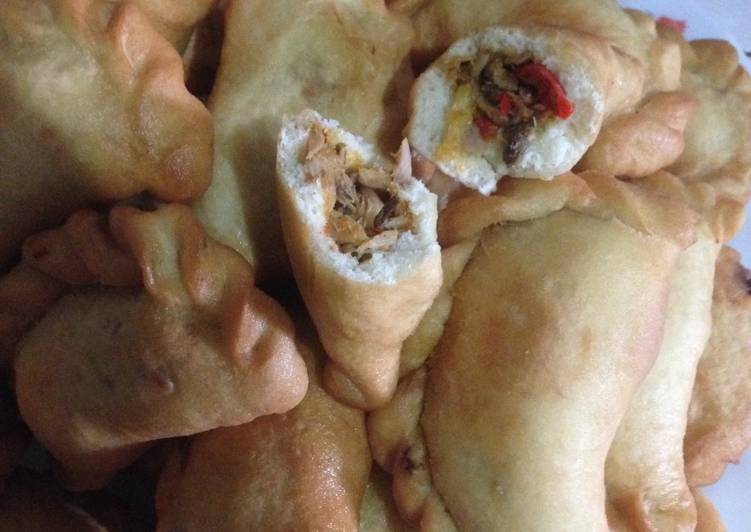 Langkah Mudah untuk Membuat Panada isi ikan tongkol pedaaass yg super simpel bahannya Anti Gagal