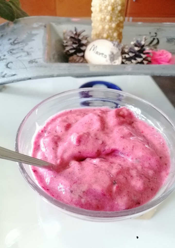 Una foto de 315. Helado de frutos del bosque vegano / Thermomix