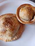Empanadas/mini tarta de hojas de remolacha y cebolla