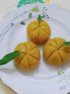 Hình của món Bánh bí đỏ nhân tôm phomai.