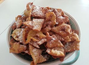 Une photo de Beignets de Carnaval (ou bugnes, garguesses, merveilles.... selon la région!)