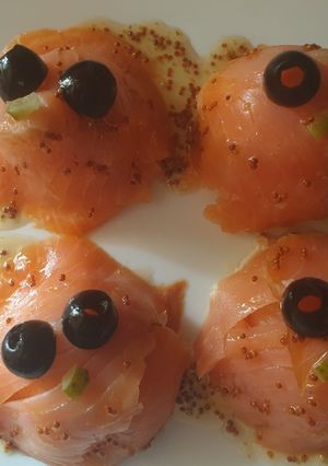 Foto principal de Timbal de salmón con ensaladilla de surimi y mostaza al vino