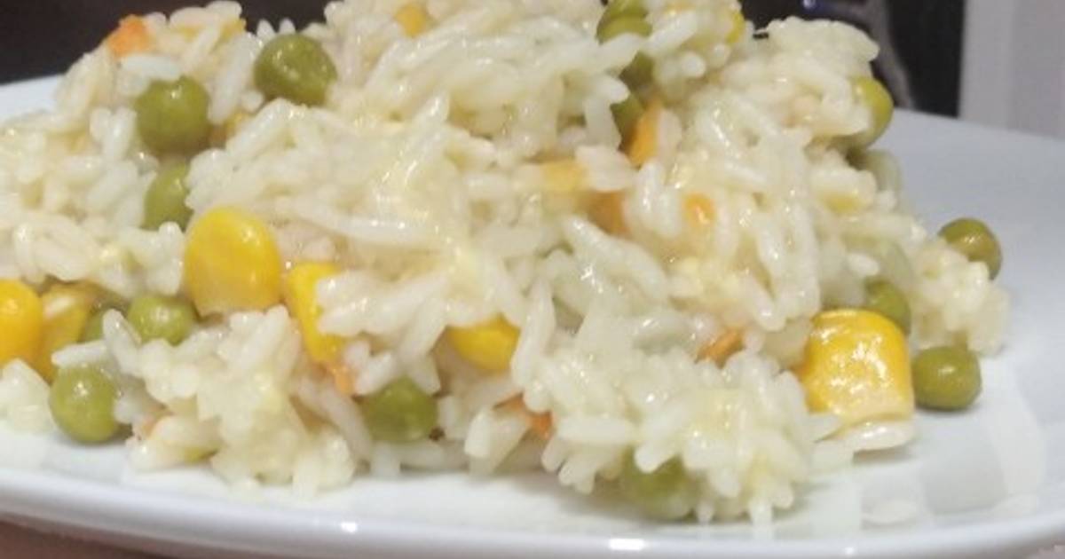 Рис с зеленым горошком и кукурузой