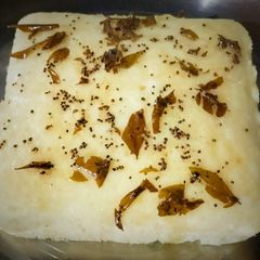 A picture of Suji Dhokla.