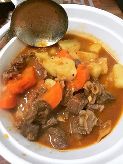 A picture of Simple Beef Stew with Wine 🍲 (First time cooking and it was a great success 😍).