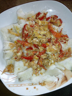 A picture of Yam n egg sauce.